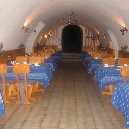 Krisztina Panzio Otel *